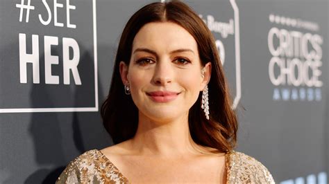 perlenkette chanel der teufel trägt prada|Anne Hathaway über ihren Lieblingslook aus “Der .